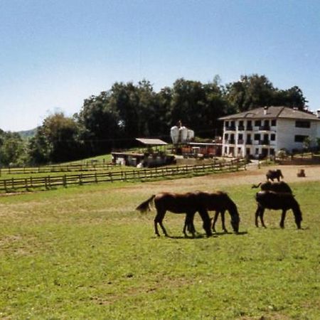 Favetto Family Ranch Bed and Breakfast Rueglio Buitenkant foto