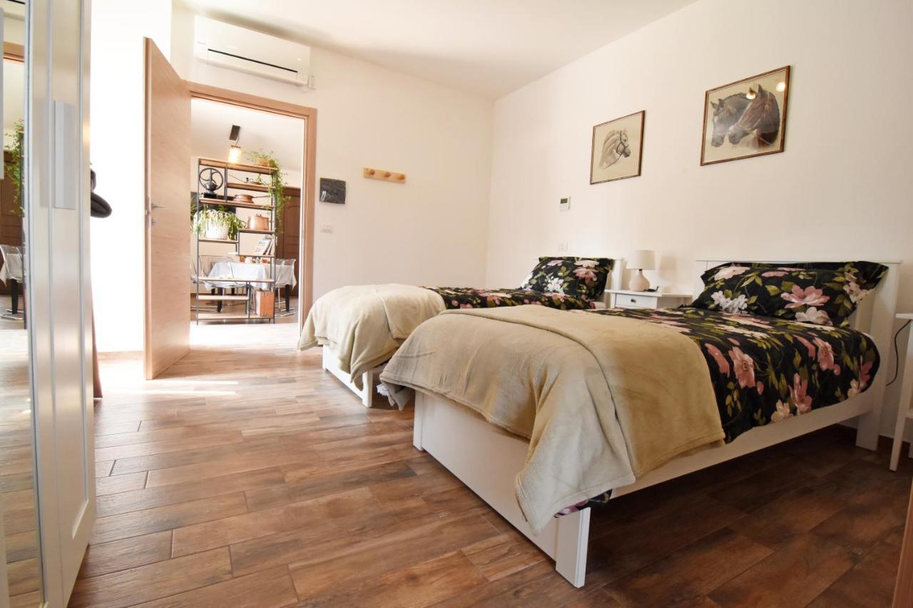 Favetto Family Ranch Bed and Breakfast Rueglio Buitenkant foto